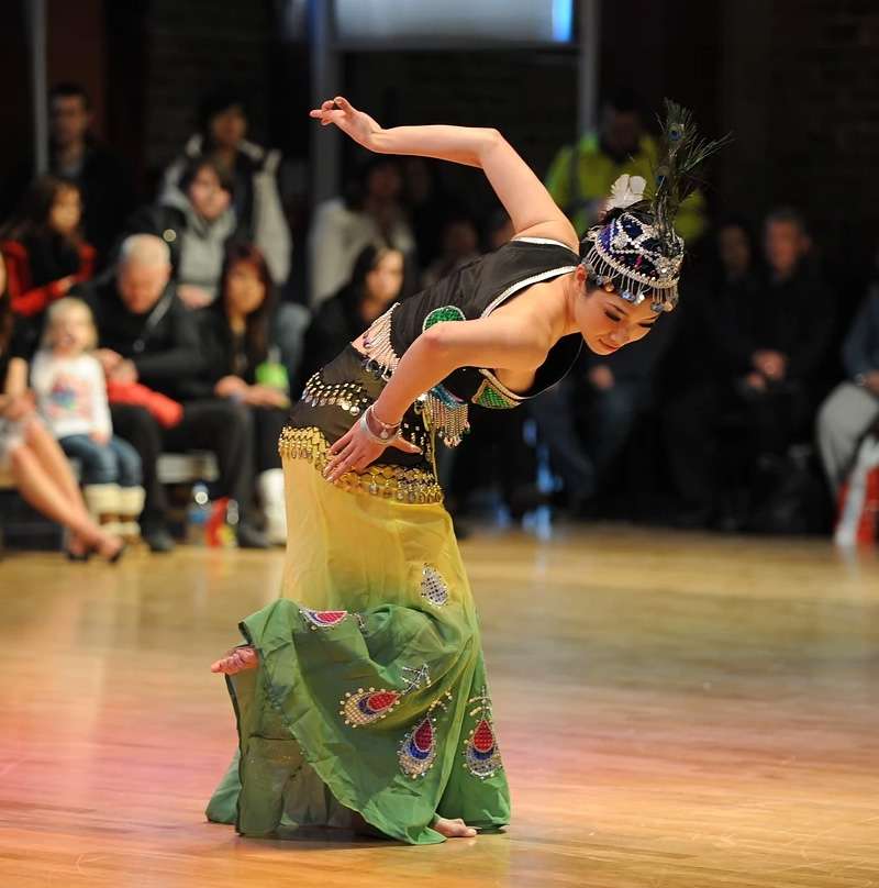 Chinese dancer Fenfen Huang performs